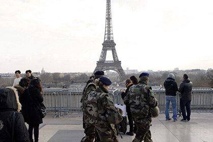 Над Парижем пролетели неизвестные беспилотники
