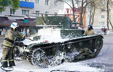 В России на репетиции парада Победы загорелся танк