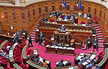 Во Франции планируют на треть сократить число парламентариев