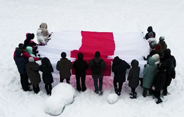 Видеофакт: Потрясающая по красоте акция партизан с бело-красно-белым флагом