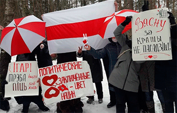 Белорусы выходят на вечерние акции протеста