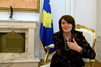 В канцелярию президента Косово бросили «коктейль Молотова»