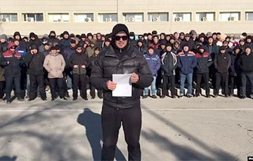 Протестующие в казахстанском Жанаозене заставили власти пойти на переговоры
