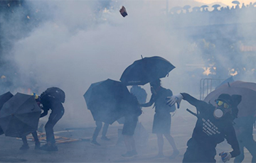 Столкновения в Гонконге: полиция применила оружие
