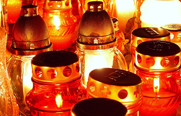 В годовщину трагедии на «Немиге» на ступеньках появились свечи