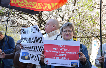 «Руки геть!»: В Киеве поддержали белорусский профсоюз РЭП