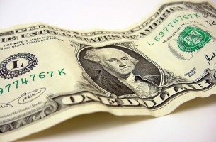 В Нацбанке и правительстве знают реальный курс доллара, но молчат