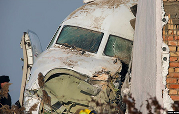 На месте крушения самолета в Казахстане спасли младенца