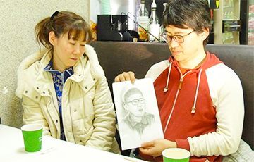 Мать японского художника Йошида: Первый раз за полтора года обняла сына