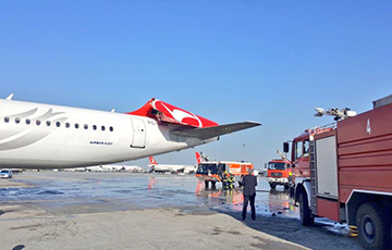 Видеофакт: В аэропорту Стамбула столкнулись два самолета