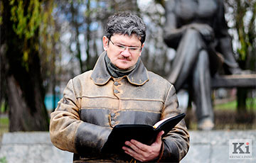 Сергею Луканину запретили читать Библию вслух в парке