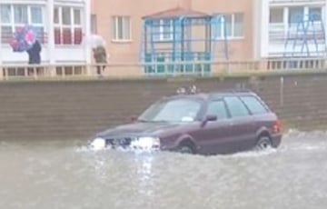 В Могилеве плавают машины