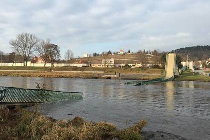 В Праге рухнул пешеходный мост