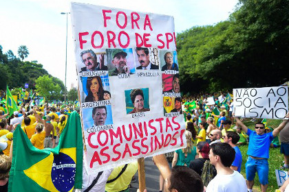 Миллион обеспеченных бразильцев вышли протестовать против Партии трудящихся