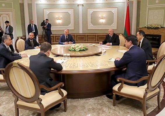 «Поэтому и судьба у вас тяжелая». Лукашенко указал премьерам на нерешенные проблемы ЕАЭС