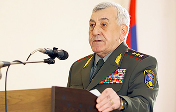 Экс-министра обороны Армении объявили в международный розыск