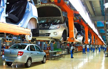 Выпуск легковых автомобилей в Московии снизился на 97% в мае