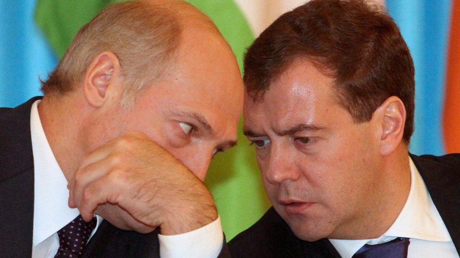 Общение Лукашенко с Россией в новом году началось с Медведева
