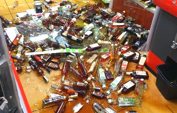 Десятки бутылок вдребезги: в гомельском «Евроопте» рухнул стеллаж с алкоголем
