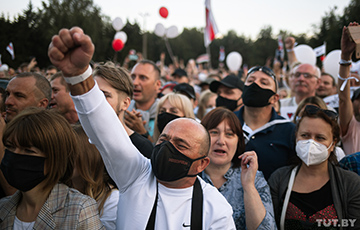 Многотысячный митинг Светланы Тихановской в Минске — в лучших фотографиях