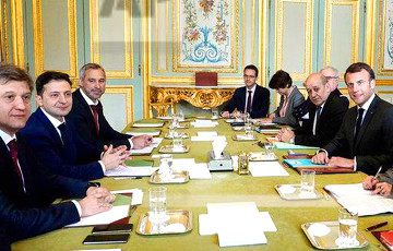 Президент Франции Макрон встретился с кандидатом в президенты Украины Зеленским