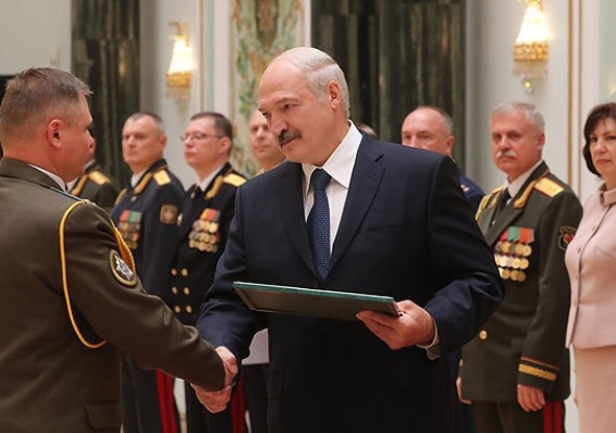 Лукашенко обеспокоен расширением военных блоков