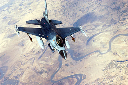Истребитель F-16 столкнулся с частным самолетом в Южной Каролине