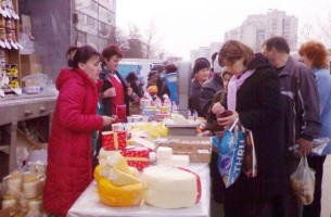 На продовольственной ярмарке в Минске экономят электроэнергию?