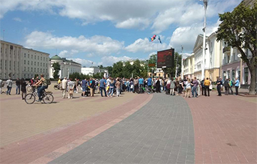 Акция в Бресте: на площадь вышли более 200 человек