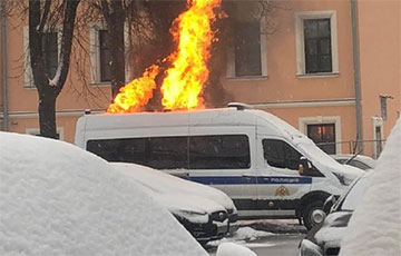 В Тверском районе Москвы загорелась машина полиции