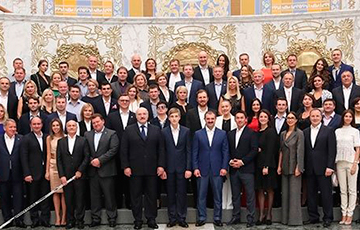 Лукашенко устроил в «Цал Дир Бие» роскошный прием для cвоей хоккейной команды