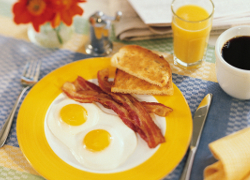 Диетологи рассказали, чем нужно завтракать зимой