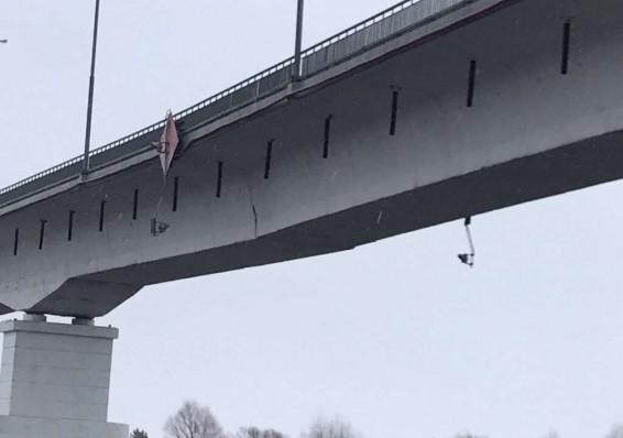 В Житковичском районе треснул автомобильный мост