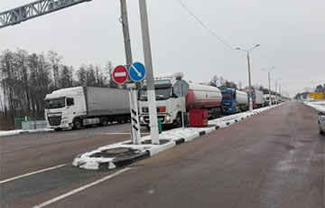 Коллапс на границе: фуры не могут попасть из Беларуси в Украину
