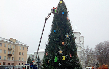 Фотофакт: Как в Бресте нарядили новогоднюю елку за $30 тысяч