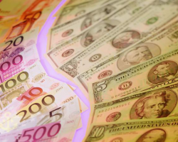 Российский рубль падает третий день подряд