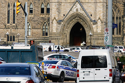 Подозреваемый в стрельбе в канадском парламенте убит