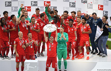 Мюнхенская «Бавария» в седьмой раз подряд стала чемпионом Германии по футболу