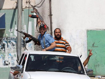 Повстанцы блокировали Триполи с востока