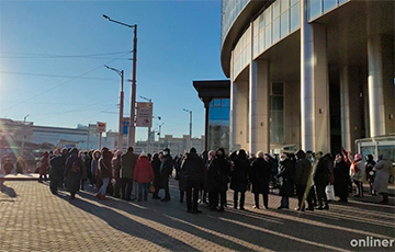 Пенсионеры в Минске смогли прорваться на площадь Независимости и Привокзальную площадь