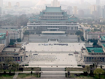 С главной площади Пхеньяна убрали Ленина и Маркса