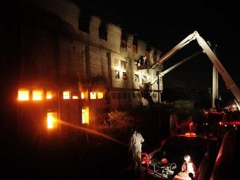 В результате пожара на фабрике в Пакистане погибли более 60 человек