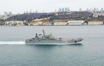 Отряд российских военных кораблей зашел в Черное море