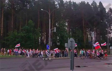 Первые колонны участников Марша мира и независимости уже выдвинулись в центр Минска