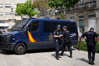 Неизвестный ранил двоих полицейских в Испании