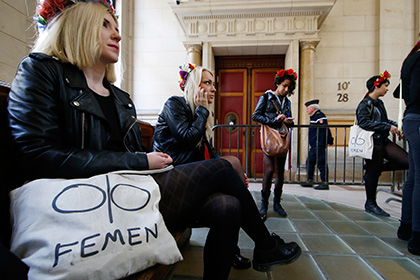 Femen призвали неверных бороться против «Исламского государства»
